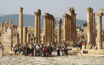 Jednym z naczęściej odwiedzanych zabytków Jordanii są ruiny starożytnego miasta Dżarasz