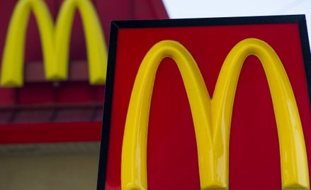 Policja dowozi McDonalda… aresztantom