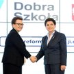 Premier Beata Szydło i minister edukacji narodowej Anna Zalewska podczas konferencji prasowej po pos