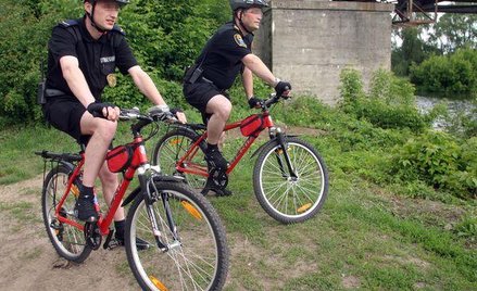 Czy strażnik gminny musi przechodzić służbę przygotowawczą?