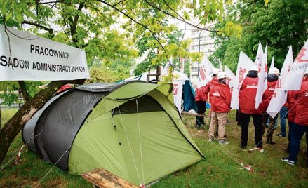 Maj 2019 roku – miasteczko namiotowe pod Ministerstwem Sprawiedliwości. Górniczy związkowcy wsparli 