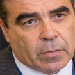 Komisarz Schinas i ucieczka przed tożsamością