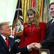Susan Dell w towarzystwie Michaela Della i Donalda Trumpa w Białym Domu