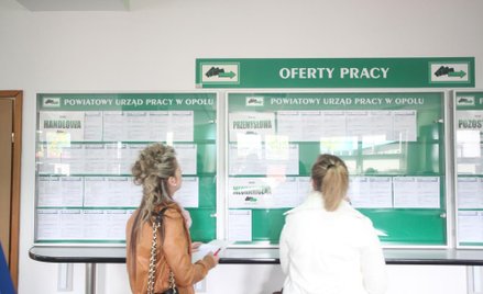 Bezrobocie wciąż wysokie, sprzedaż w dół