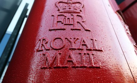 Czeski miliarder przejmuje słynną brytyjską pocztę. Niepokój na Wyspach