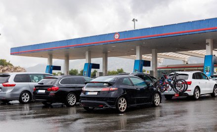Coraz więcej polskich kierowców tankuje na Słowacji
