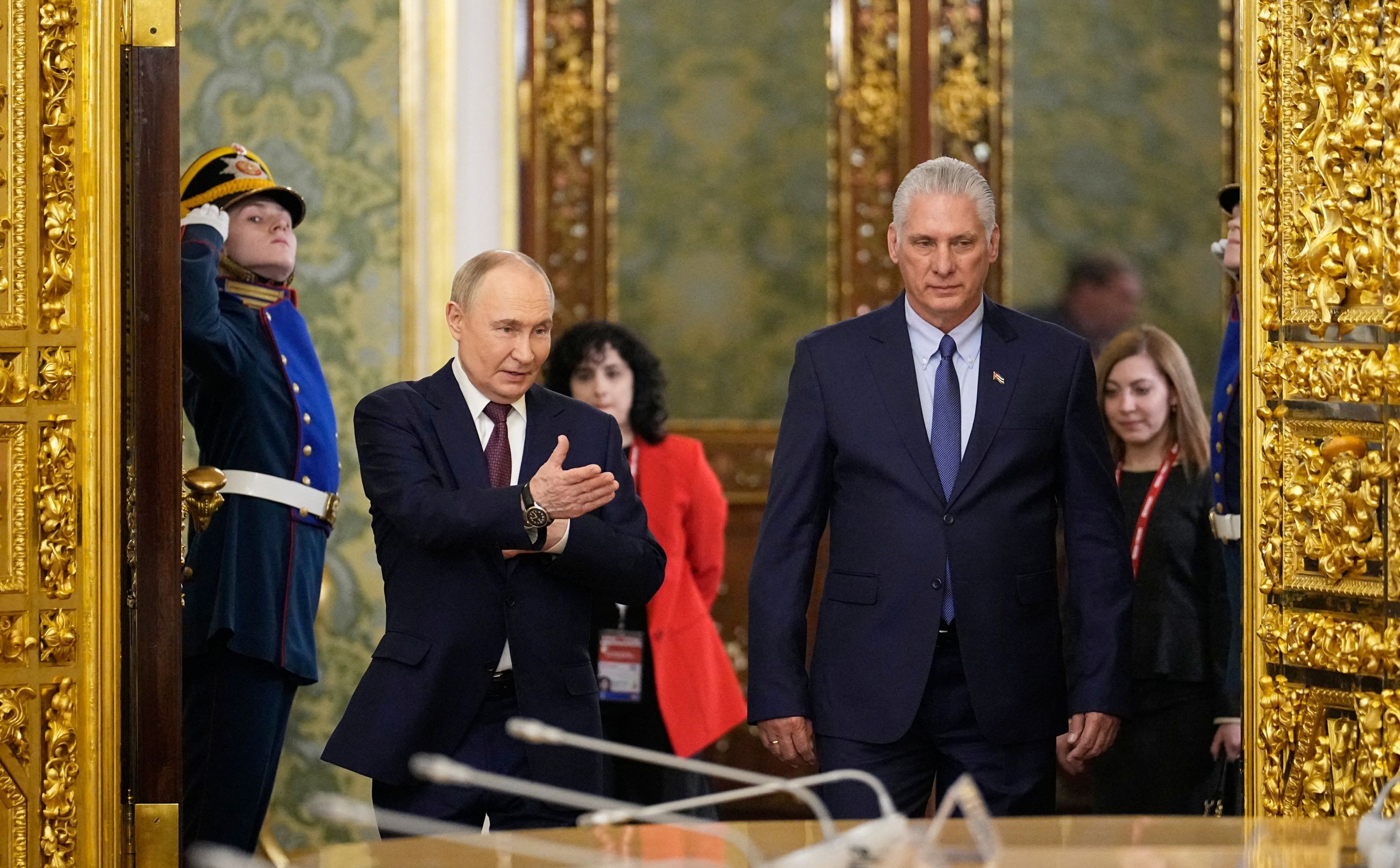 Tak Putin kupuje sobie gości na paradzie zwycięstwa