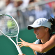 Iga Świątek w meczu ćwierćfinałowym z Czeszką Lindą Noskovą podczas turnieju tenisowego WTA BNP Pari