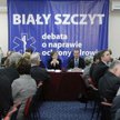 Dwa miesiące białego szczytu