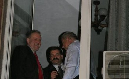 Związkowcy w oknie ministerstwa. Zdecydowali, że poczakają na premiera do rana.
