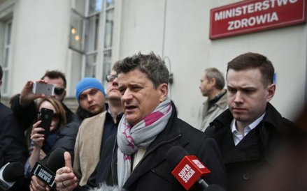 Janusz Palikot podczas konferencji prasowej, w trakcie protestu Stowarzyszenia Wolnych Konopi przed 