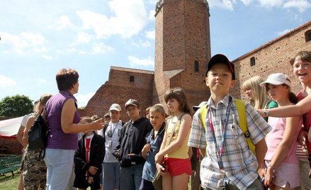 Jaki VAT na usługi organizacji kolonii