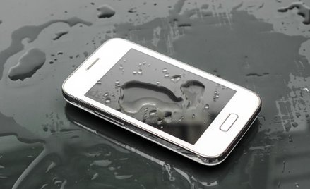 Nie będzie odszkodowania za zalane telefony przedsiębiorcy - wyrok Sądu Okręgowego