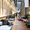 Rejestracja uchodźców z Ukrainy w punkcie recepcyjnym na Dworcu Głównym we Wrocławiu, 8 marca