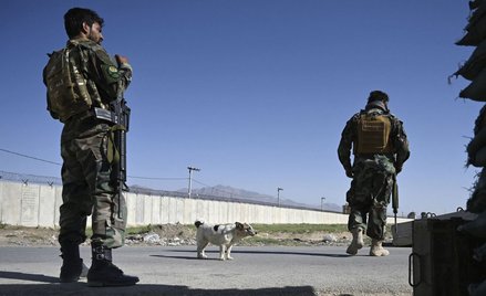 Rząd Afganistanu wysłał samoloty po żołnierzy, którzy uciekli przed talibami