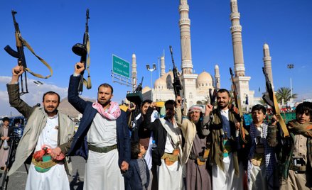 Uzbrojeni Huti na ulicach Sany