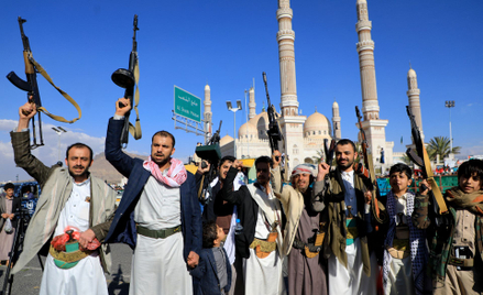 Uzbrojeni Huti na ulicach Sany