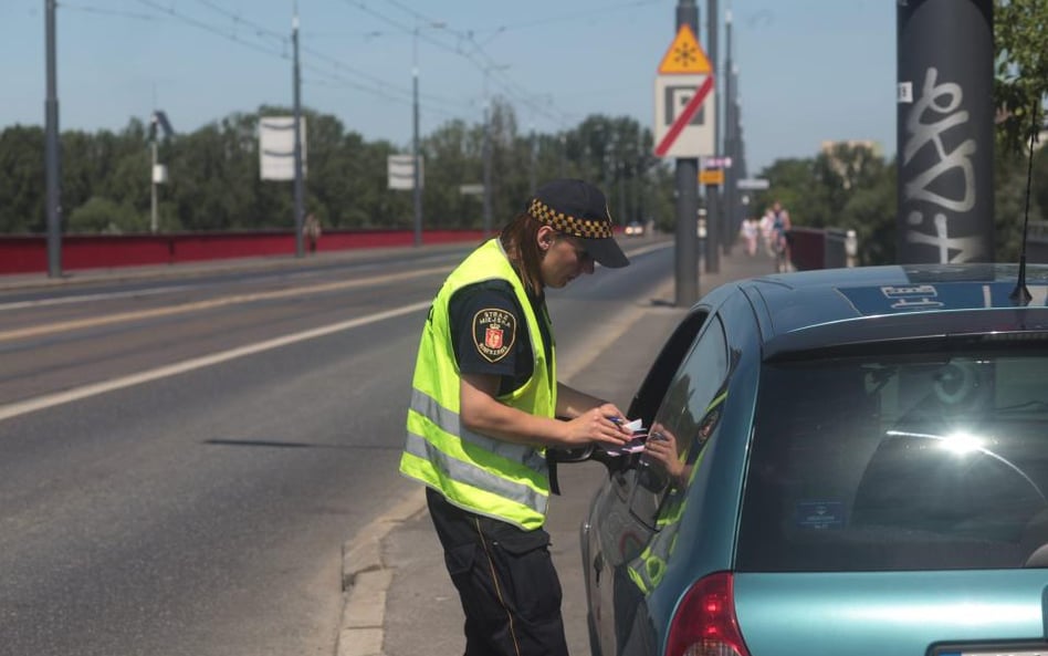 Straż miejska zarabia na kierowcach