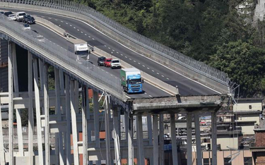 Zawalony most Morandi. Kierowca widocznej ciężarówki przeżył, bo „jechał ostrożnie”
