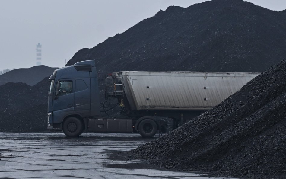 Senat przyjął ustawy regulujące ceny węgla i energii