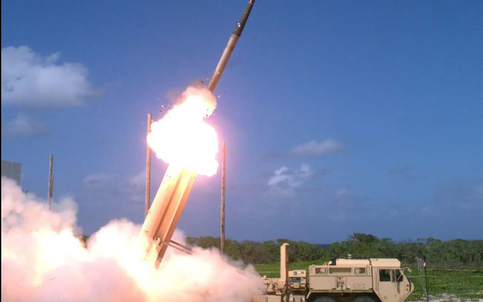 Odpalenie pocisku przechwytującego z wyrzutni systemu THAAD. Fot./MDA.