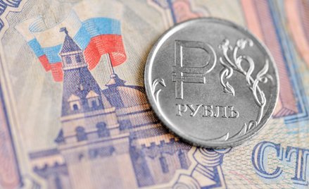 Rubel wśród trzech najsłabszych walut świata