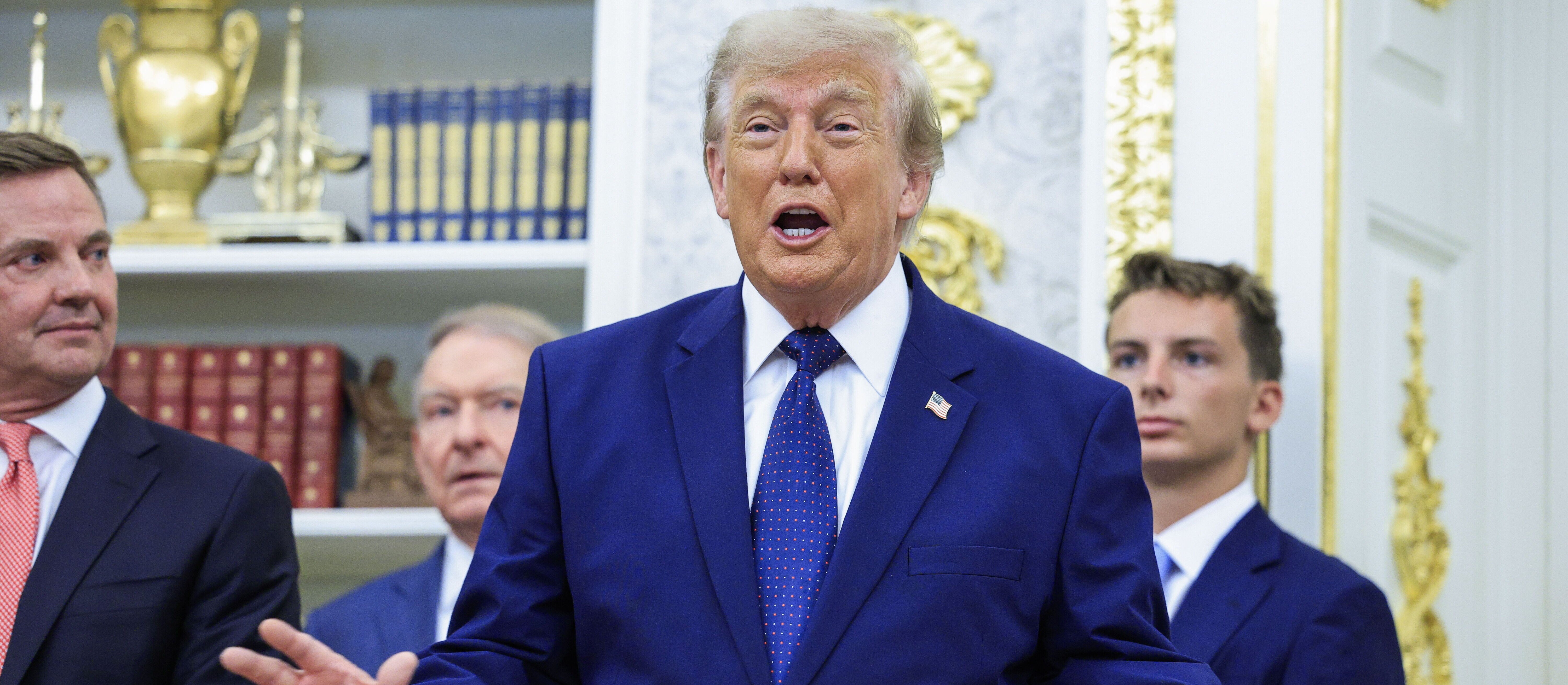 100 mln dolarów za głowę Trumpa. Wezwania do zemsty na pogrzebie Chameneiego