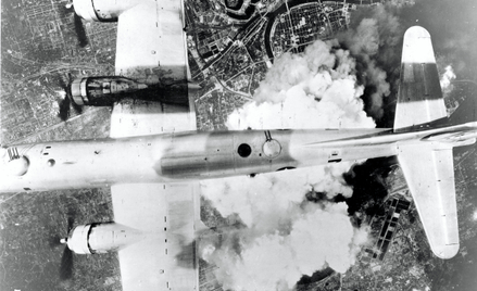6 sierpnia 1945 r. o godzinie 8.15 z pokładu bombowca Boeing B-29 Superfortress o nazwie „Enola Gay”