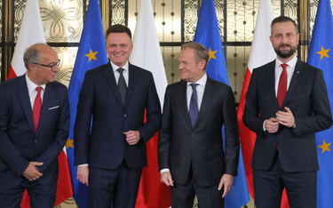 Przewodniczący PO Donald Tusk (2P), liderzy Trzeciej Drogi Szymon Hołownia (2L) i Władysław Kosiniak