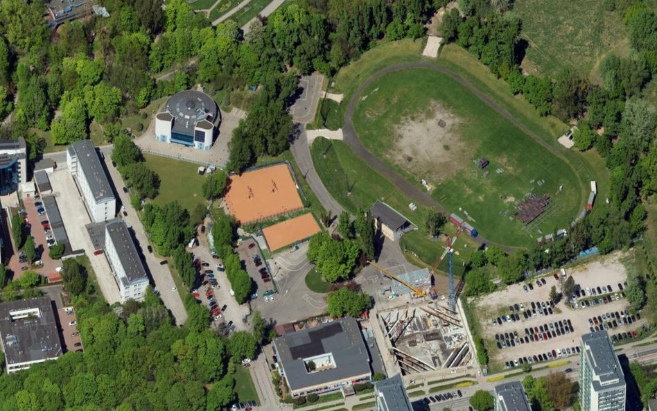 W sąsiedztwie klubu "Stodoła", nowej stołówki studenckiej SGH oraz stadionu Syrenki ma powstać hala 