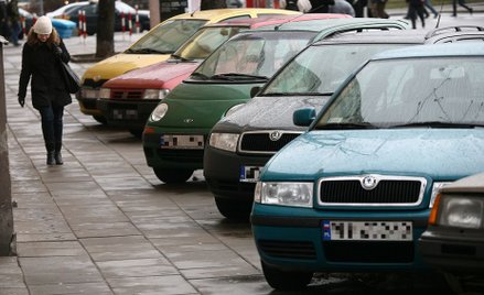 Nie usuną samochodów z chodników