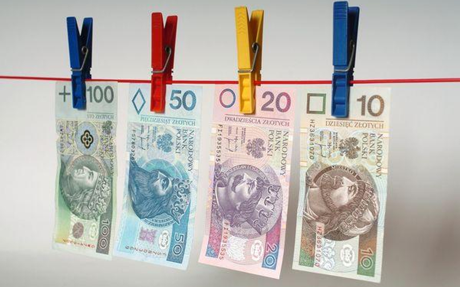 Uczelnie wciąż pobierają zakazane opłaty
