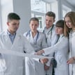 Wyjadą czy zostaną? Decyzje zależeć będą od tego, jak młodzi lekarze ocenią system ochrony zdrowia, 