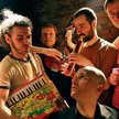 Małe Instrumenty wykorzystują do grania również dziecięce zabawki, np. gumowe kurczaki i świnki