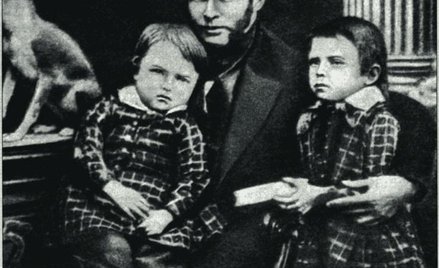 Rosyjski lekarz Mikołaj Pirogow z dziećmi, fotografia z 1849 r.