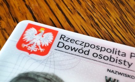 Dodawanie zdjęcia do wniosku o wydanie dowodu osobistego za pomocą smartfona, przez mObywatela miało