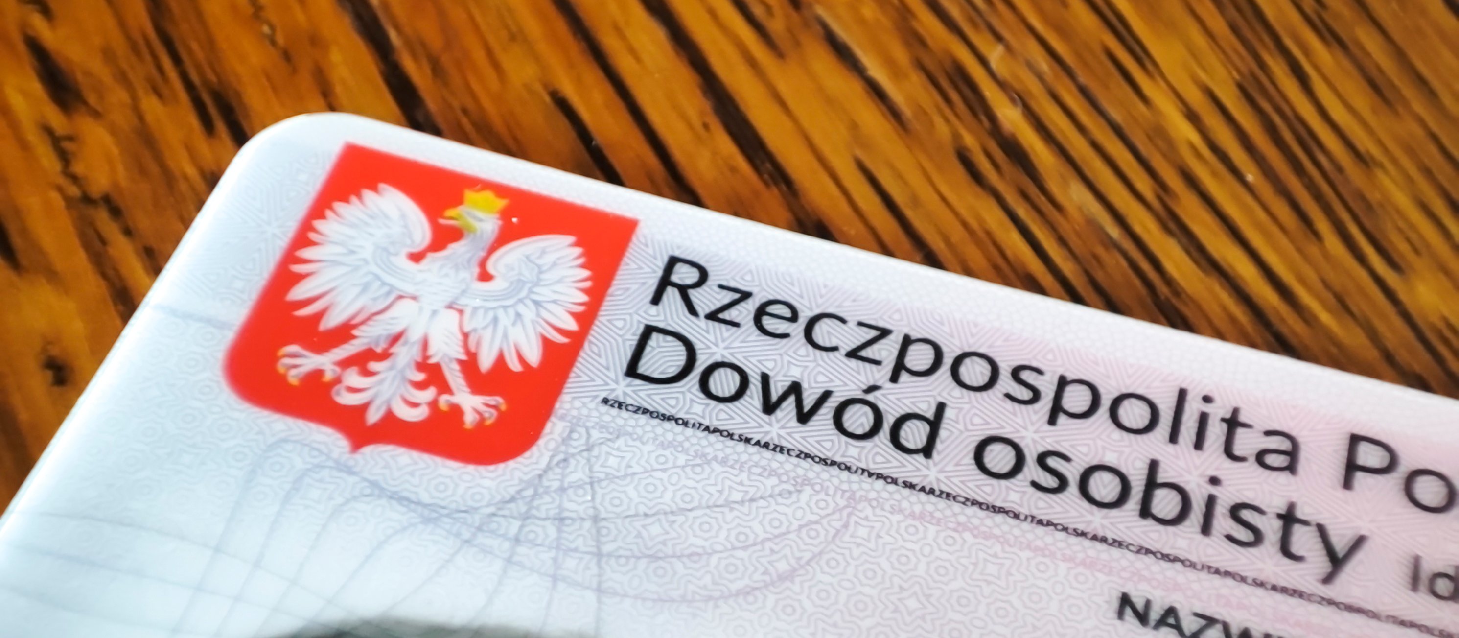 Zdjęcie do dowodu osobistego ze telefona. Bubel czy realne ułatwienie?