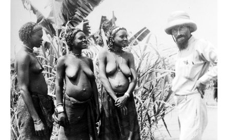 Kongo Belgijskie 1933r., Podróżnik w towarzystwie młodych tubylczyń