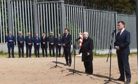 Jarosław Kaczyński i Mariusz Błaszczak w czasie konferencji prasowej