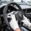 Porsche pilnuje zysków mimo wydatków