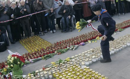 Znicze znowu zniknęły sprzed Pałacu Prezydenckiego