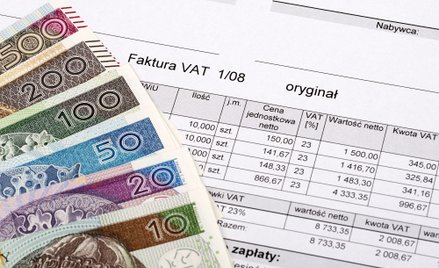 Nawet podpis na fakturze może pozbawić zasiłku chorobowego