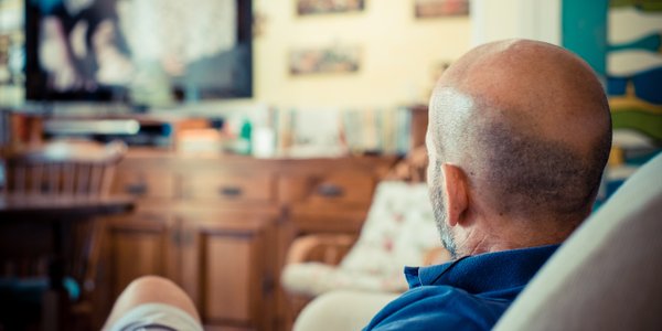 20-letnie badanie: częste oglądanie telewizji a wczesne objawy Alzheimera
