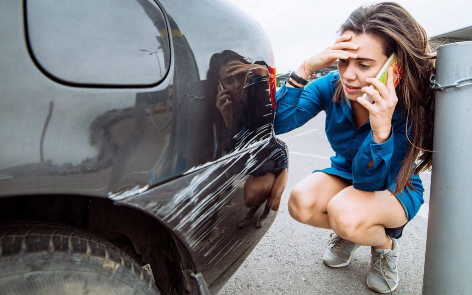 Autocasco a szkoda parkingowa. Nie zawsze opłaci się zgłosić