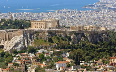 Akropol wciąż przyciąga miliony turystów. Ale reszta Aten nie zachęca do spacerów: jest brudna, zani