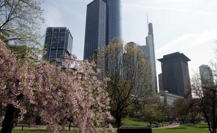 Mniej milionowych wypłat w bankach