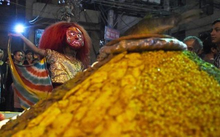 Nie potrafią powtórzyć legendy o uwięzieniu boga Indry przez mieszkańców Katmandu. Indrę, który przy