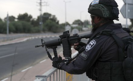 Funkcjonariusz izraelskiej policji w rejonie granicy ze Strefą Gazy