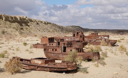Wraki statków w Kazachstanie, na pustyni Aralkum, czyli terenach, które niegdyś pokrywały wody Morza
