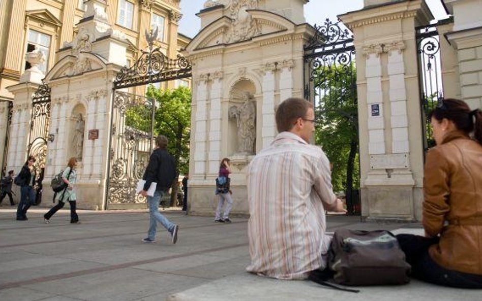 Młodzi Polacy z dala od wolontariatu i organizacji